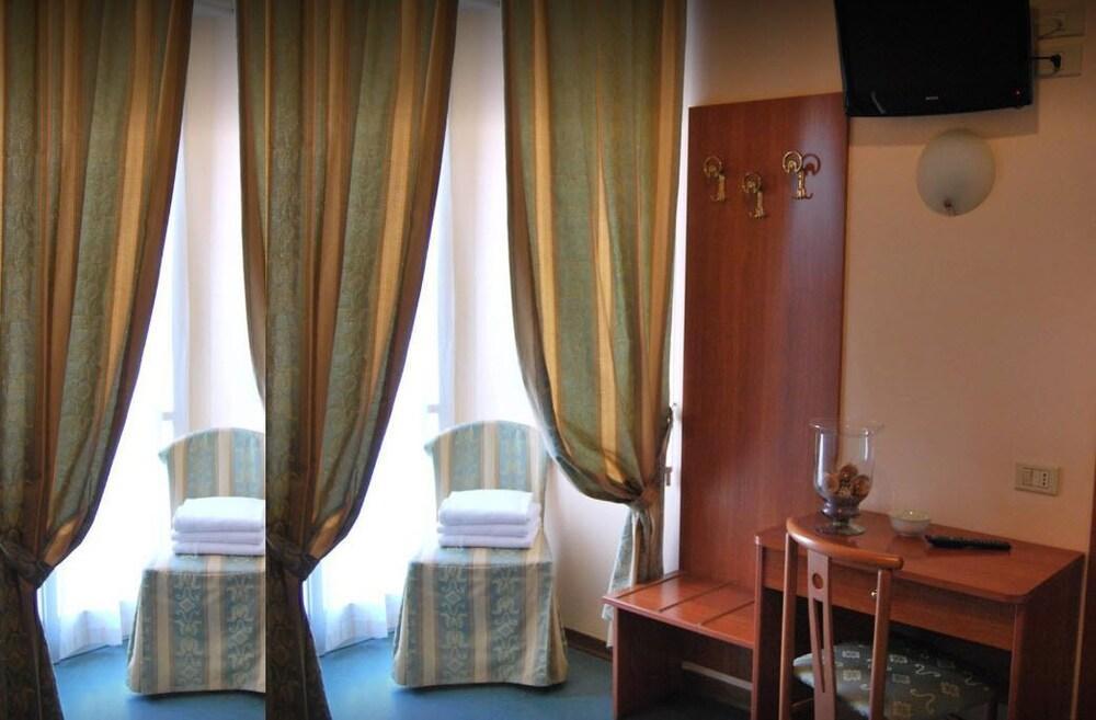 Hotel Acerboli Rimini Kültér fotó