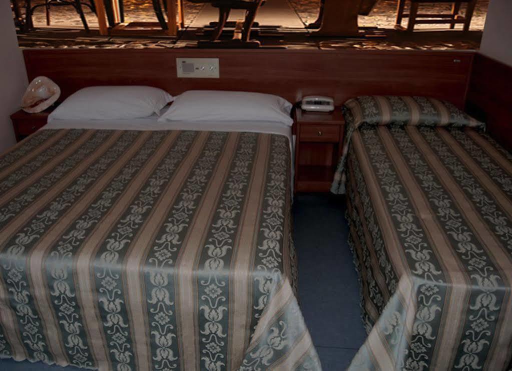 Hotel Acerboli Rimini Kültér fotó